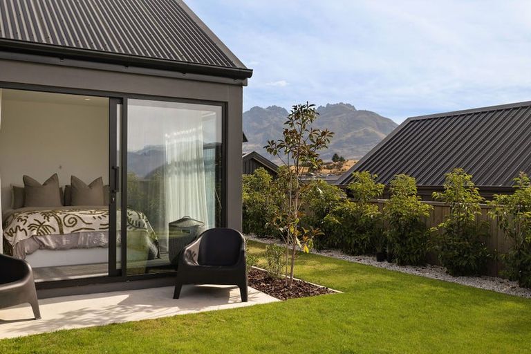 Photo of property in 20 Howden Drive, Jacks Point, 9371