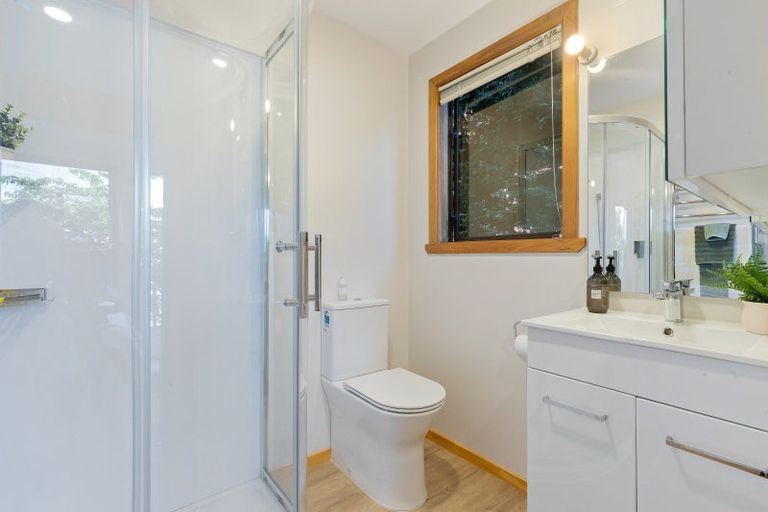 Photo of property in 138a Wynyard Crescent, Fernhill, Queenstown, 9300