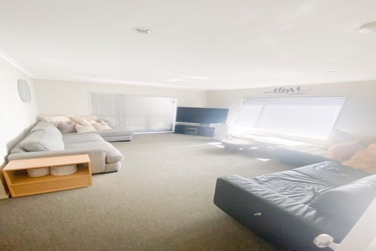 Photo of property in 31d Chieftain Rise, Goodwood Heights, Auckland, 2105