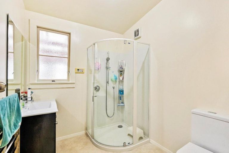 Photo of property in 18 York Street, Moera, Lower Hutt, 5010