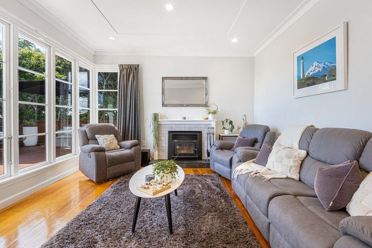 Photo of property in 174 Seaview Road, Westown, New Plymouth, 4310