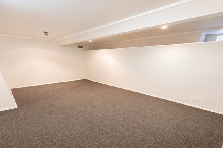 Photo of property in 40 Ruskin Road, Newlands, Wellington, 6037