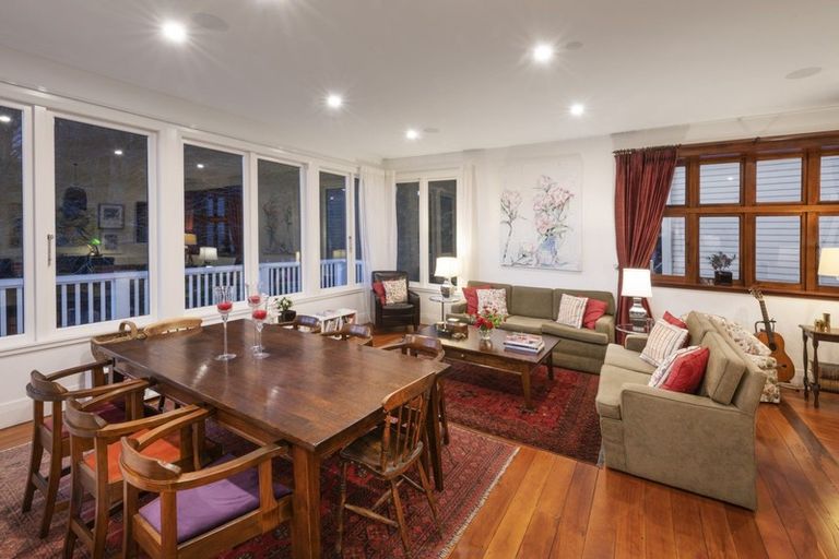 Photo of property in 19 Lower North Terrace, Kelburn, Wellington, 6012