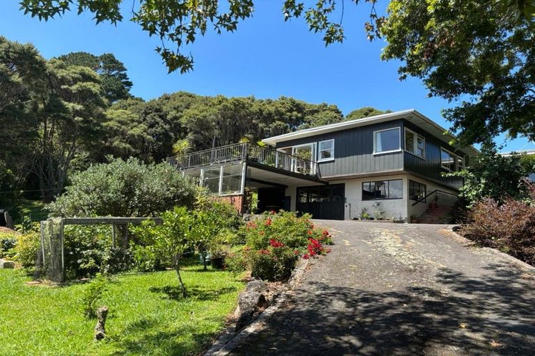 Photo of property in 274 Scenic Drive, Titirangi, Auckland, 0604