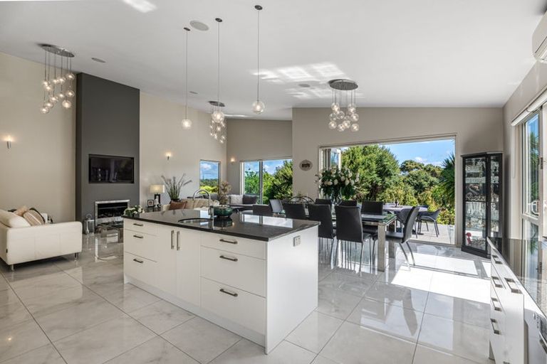 Photo of property in 29 Schopolo Place, Schnapper Rock, Auckland, 0632