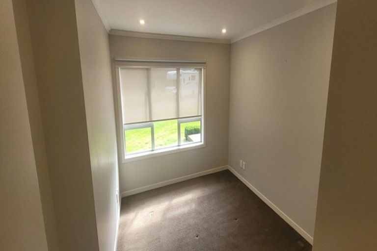 Photo of property in 35 Motukaraka Point, Pauatahanui, Porirua, 5381