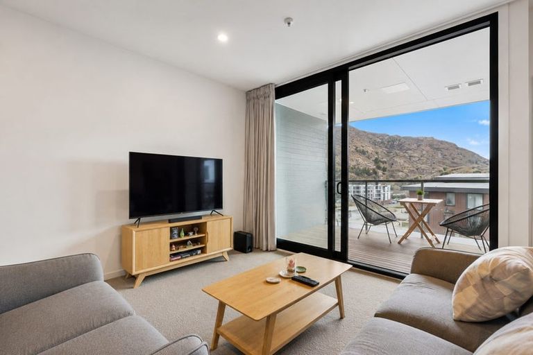 Photo of property in Wyndham Gardens Apartments, 30 Red Oaks Drive, Frankton, Queenstown, 9300