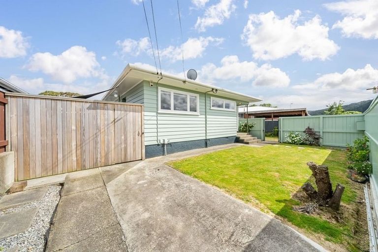 Photo of property in 87a Karamu Crescent, Wainuiomata, Lower Hutt, 5014