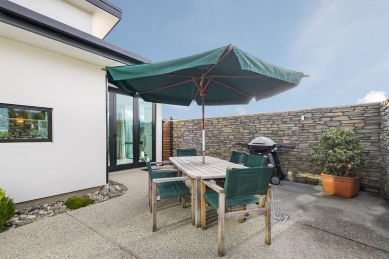 Photo of property in 5 Valley Crescent, Wanaka, 9305