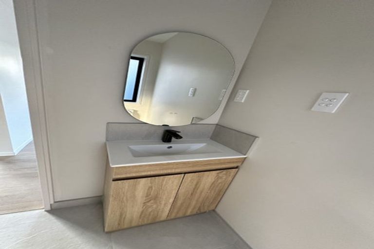 Photo of property in 40 Anne Mclean Drive, Bayview, Auckland, 0629