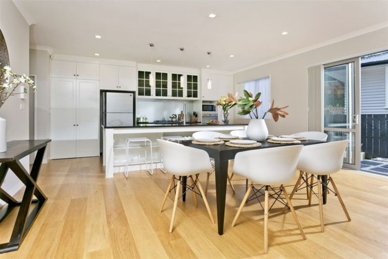 Photo of property in 19 Lynden Avenue, Hillcrest, Auckland, 0627