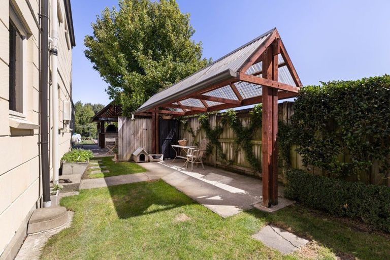 Photo of property in 33 Royal Oak Drive, Kelvin Grove, Palmerston North, 4414