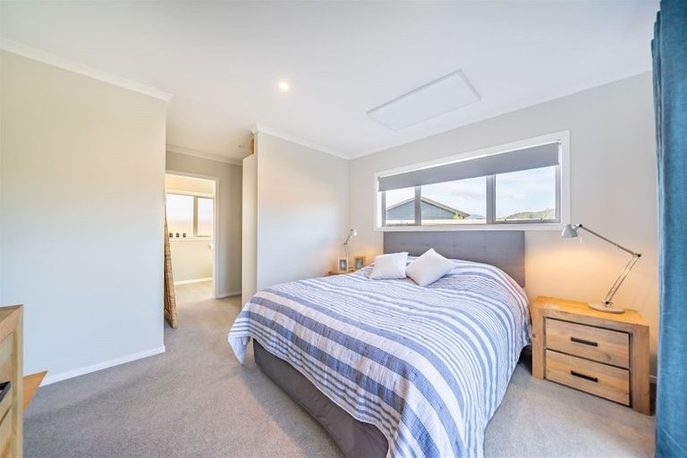 Photo of property in 51 Brian Morgan Terrace, Wainuiomata, Lower Hutt, 5014