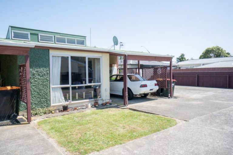Photo of property in 2-4 Westmere Place, Takaro, Palmerston North, 4412