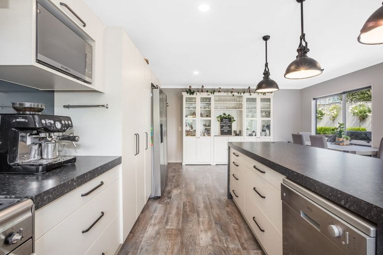 Photo of property in 11 Te Puia Drive, Aotea, Porirua, 5024