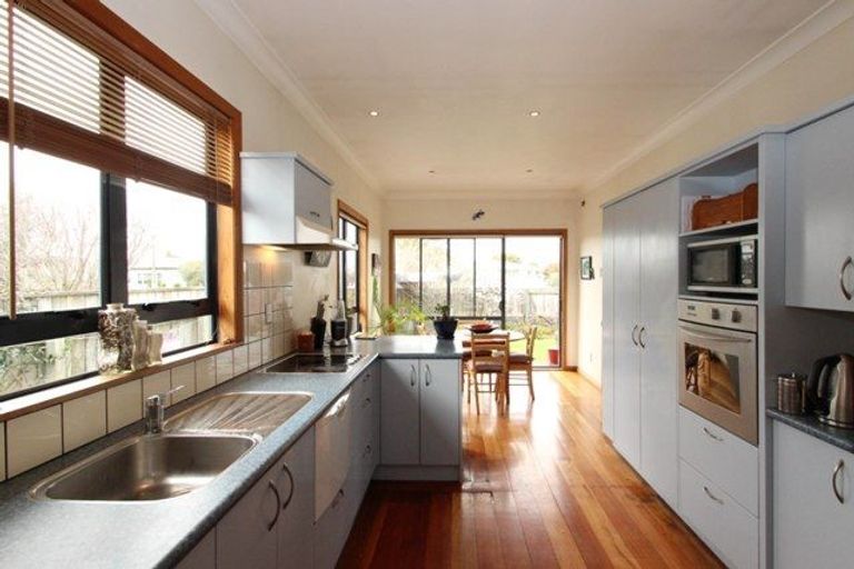 Photo of property in 1400 Woodstock Avenue, Mayfair, Hastings, 4122