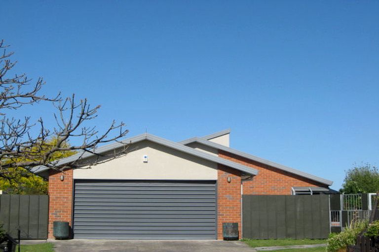 Photo of property in 5 Creese Place, Redwood, Christchurch, 8051