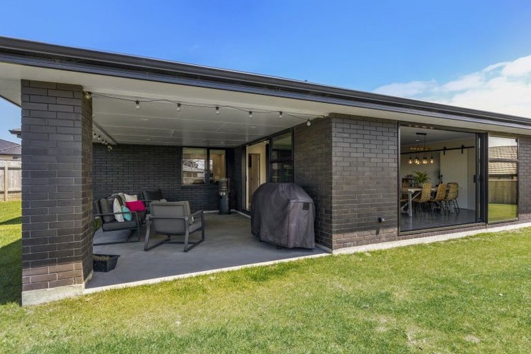 Photo of property in 10 Kararaina Close, Whalers Gate, New Plymouth, 4310