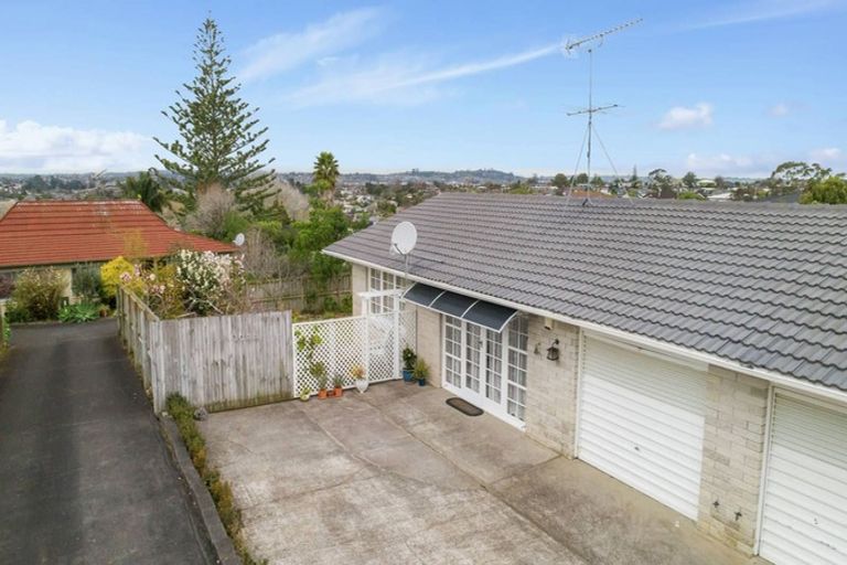 Photo of property in 2/8 Udys Road, Pakuranga, Auckland, 2010