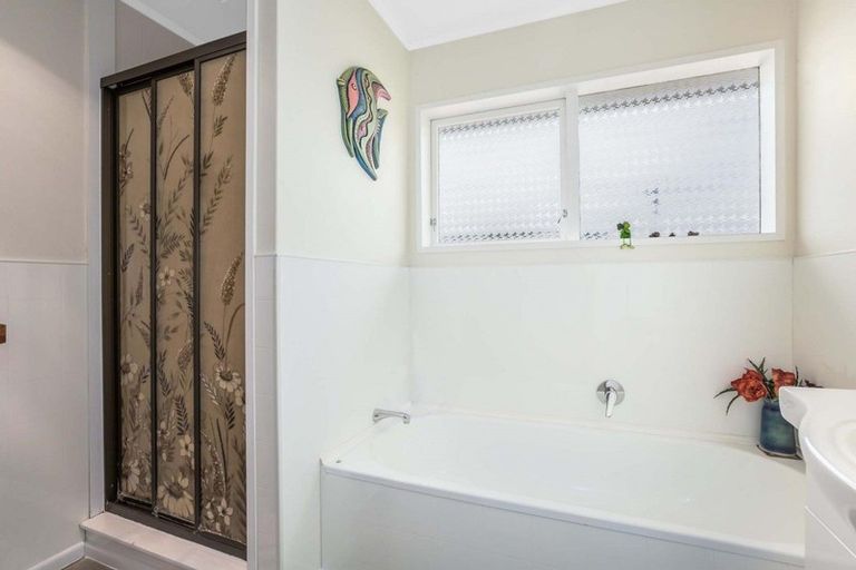 Photo of property in 1 Ensign Lane, Whitby, Porirua, 5024