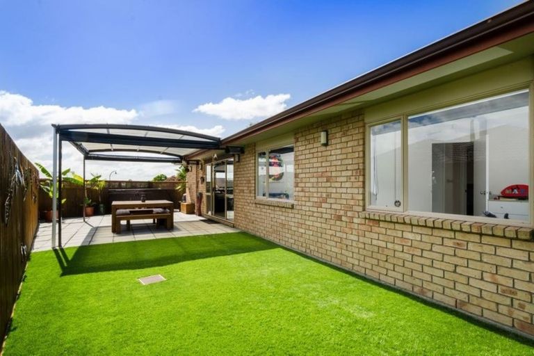 Photo of property in 21 Richfield Crescent, Westgate, Auckland, 0614