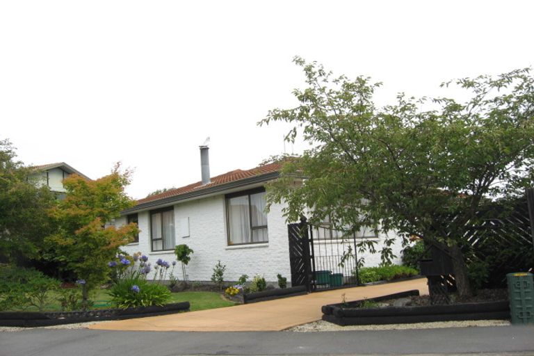 Photo of property in 4 Binstead Place, Avondale, Christchurch, 8061