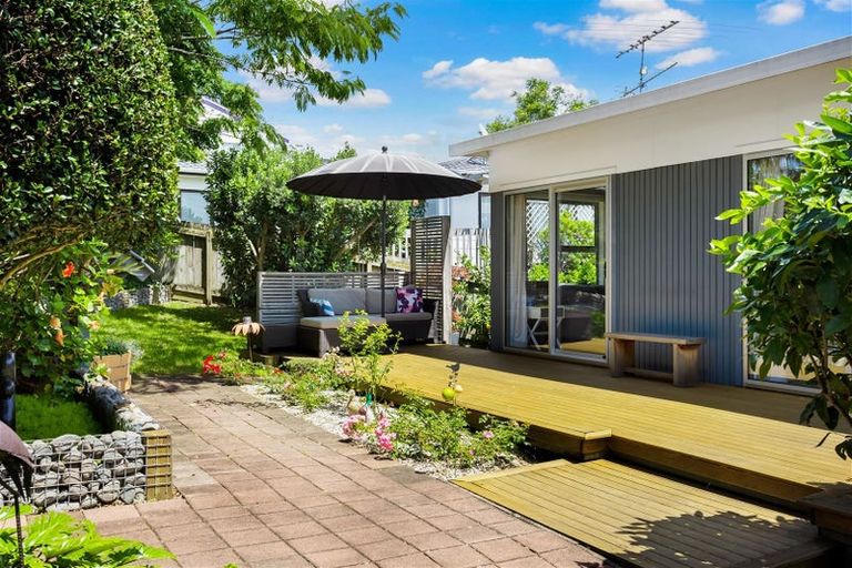 Photo of property in 1/33 Halberg Street, Glenfield, Auckland, 0629