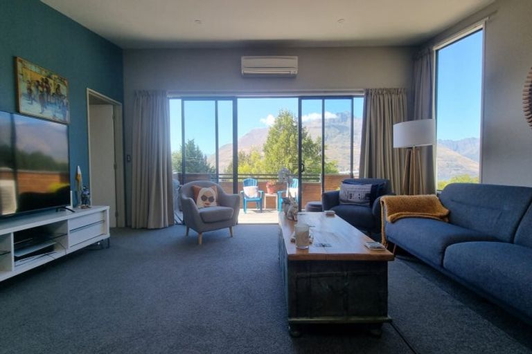 Photo of property in 35 Arawata Terrace, Fernhill, Queenstown, 9300