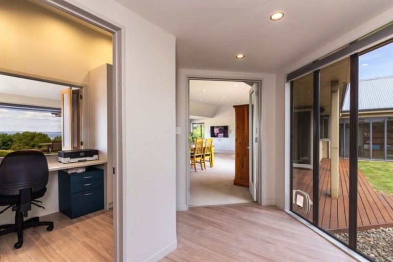Photo of property in 400 Gillespie Place, Acacia Bay, Taupo, 3385