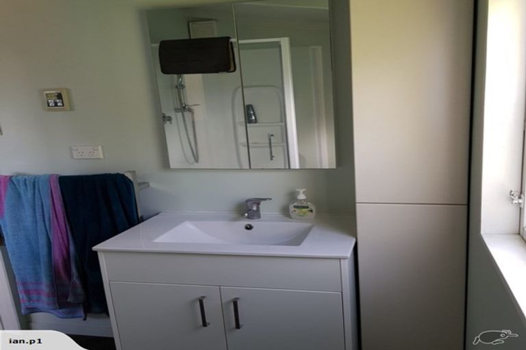 Photo of property in 18 Woodglen Road, Glen Eden, Auckland, 0602