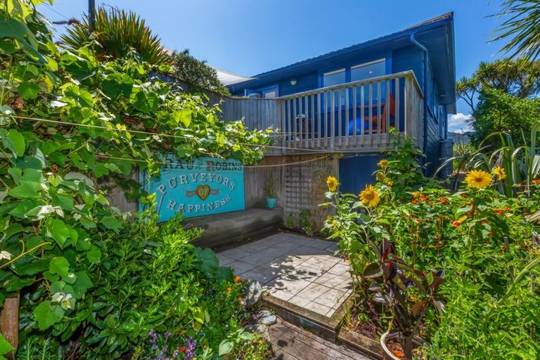 Photo of property in 145 Wellington Road, Paekakariki, 5034