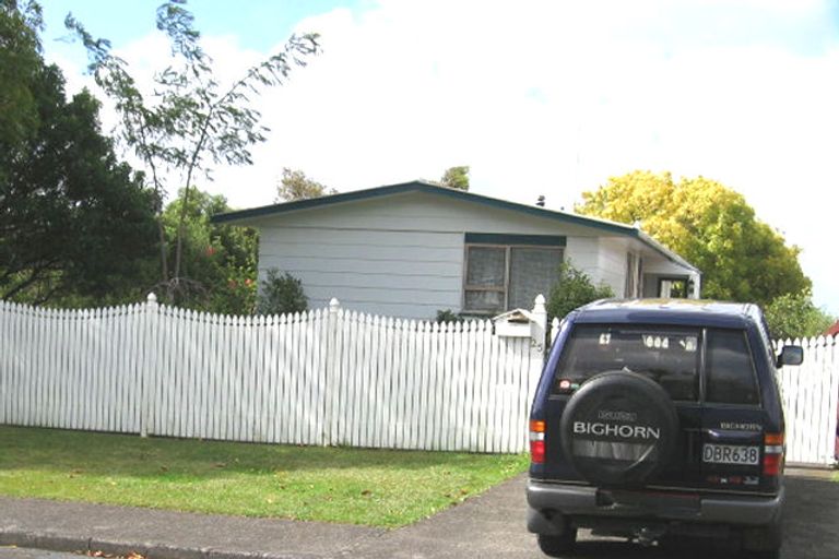 Photo of property in 25 Pipitea Place, Massey, Auckland, 0614