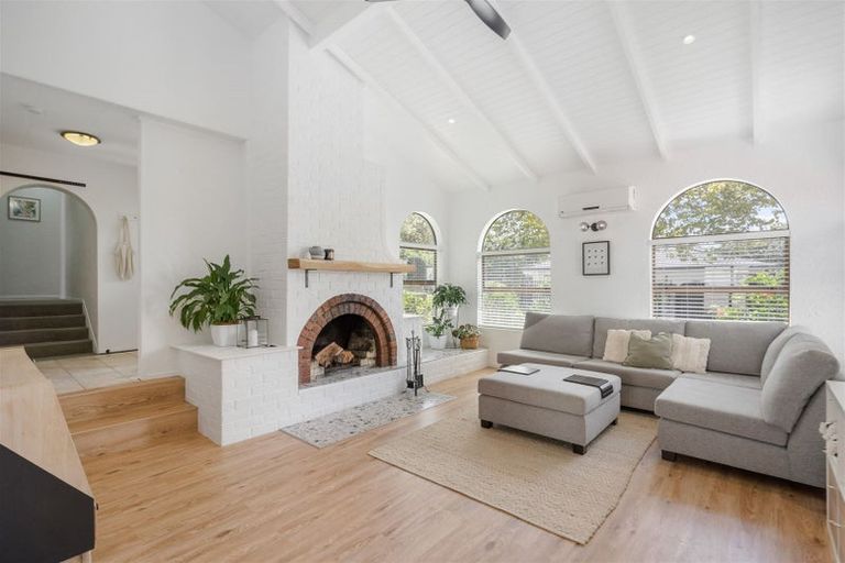 Photo of property in 11 William Hadlow Place, Hatfields Beach, Orewa, 0931