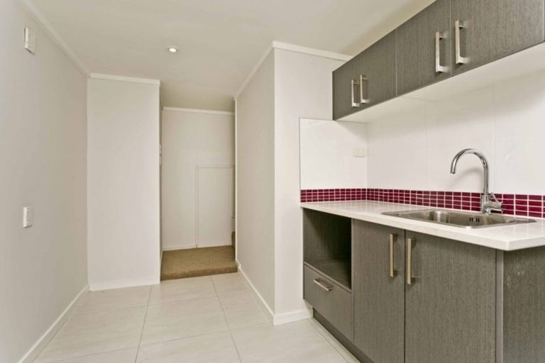 Photo of property in 1/115 Canongate Street, Birkdale, Auckland, 0626