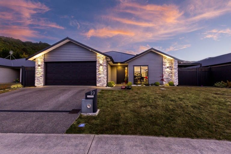 Photo of property in 23 Salisbury Crescent, Wallaceville, Upper Hutt, 5018