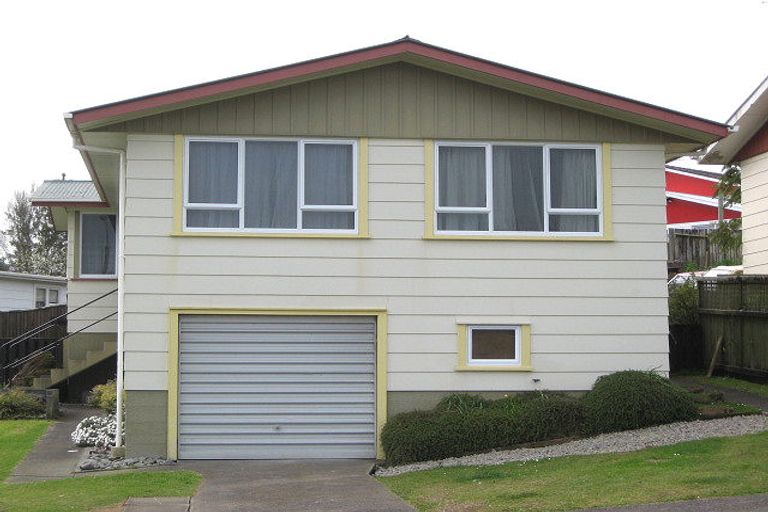 Photo of property in 10 Vancouver Place, Marfell, New Plymouth, 4310