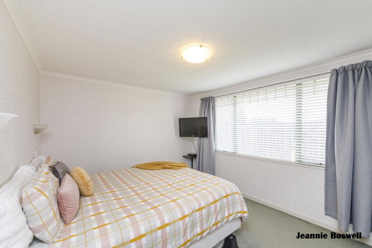 Photo of property in 30 Caroline Crescent, Highbury, Palmerston North, 4412