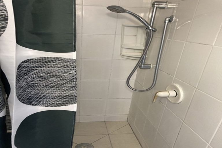 Photo of property in 89 East Coast Road, Castor Bay, Auckland, 0620