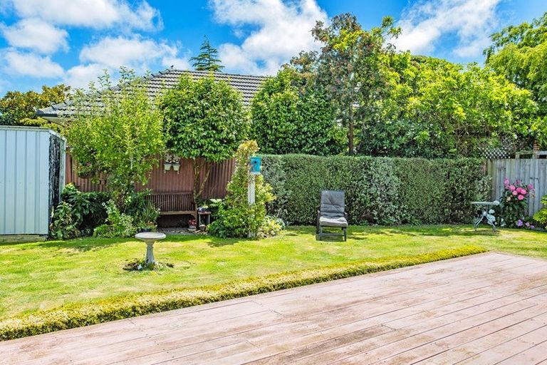 Photo of property in 21 Bideford Place, Dallington, Christchurch, 8061