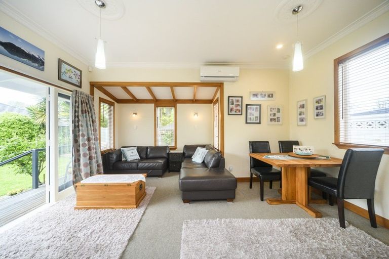 Photo of property in 16 Manapouri Crescent, Hokowhitu, Palmerston North, 4410