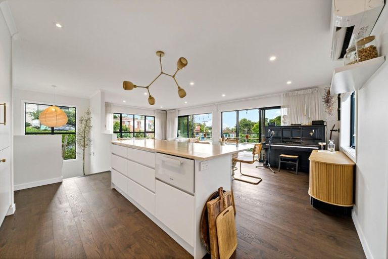 Photo of property in 5c Woodward Avenue, Mangere Bridge, Auckland, 2022