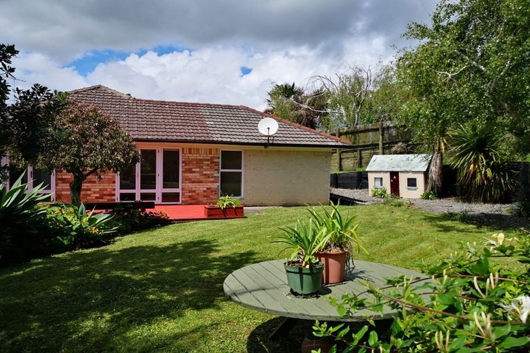Photo of property in 34 Glenfern Road, Mellons Bay, Auckland, 2014