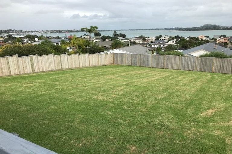 Photo of property in 11 Lynton Road, Bucklands Beach, Auckland, 2012