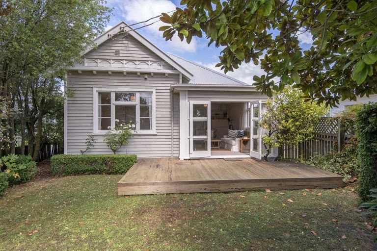 Photo of property in 124 Somerfield Street, Somerfield, Christchurch, 8024