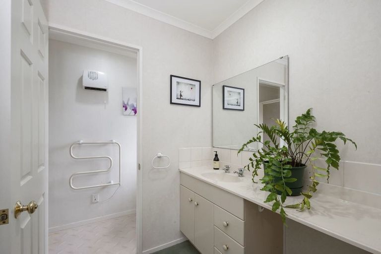 Photo of property in 8 Antonia Place, Kinloch, Taupo, 3377