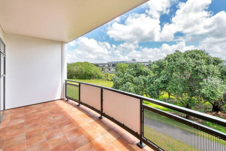 Photo of property in 5/372 Rosedale Road, Rosedale, Auckland, 0632