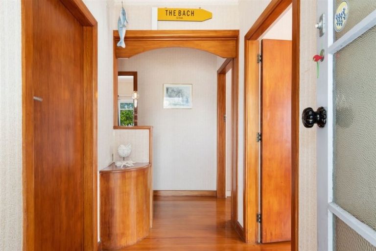 Photo of property in 4 Pitau Road, Mount Maunganui, 3116