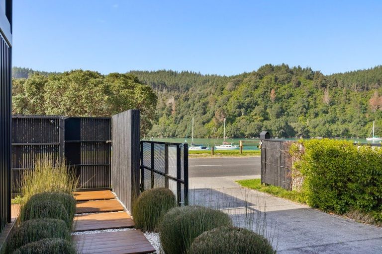 Photo of property in 101 Beach Road, Whangamata, 3620