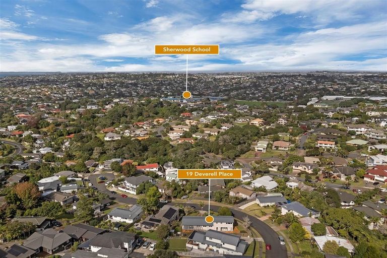 Photo of property in 19 Deverell Place, Northcross, Auckland, 0632
