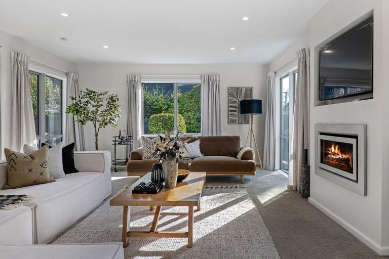 Photo of property in 100 Memorial Avenue, Ilam, Christchurch, 8053